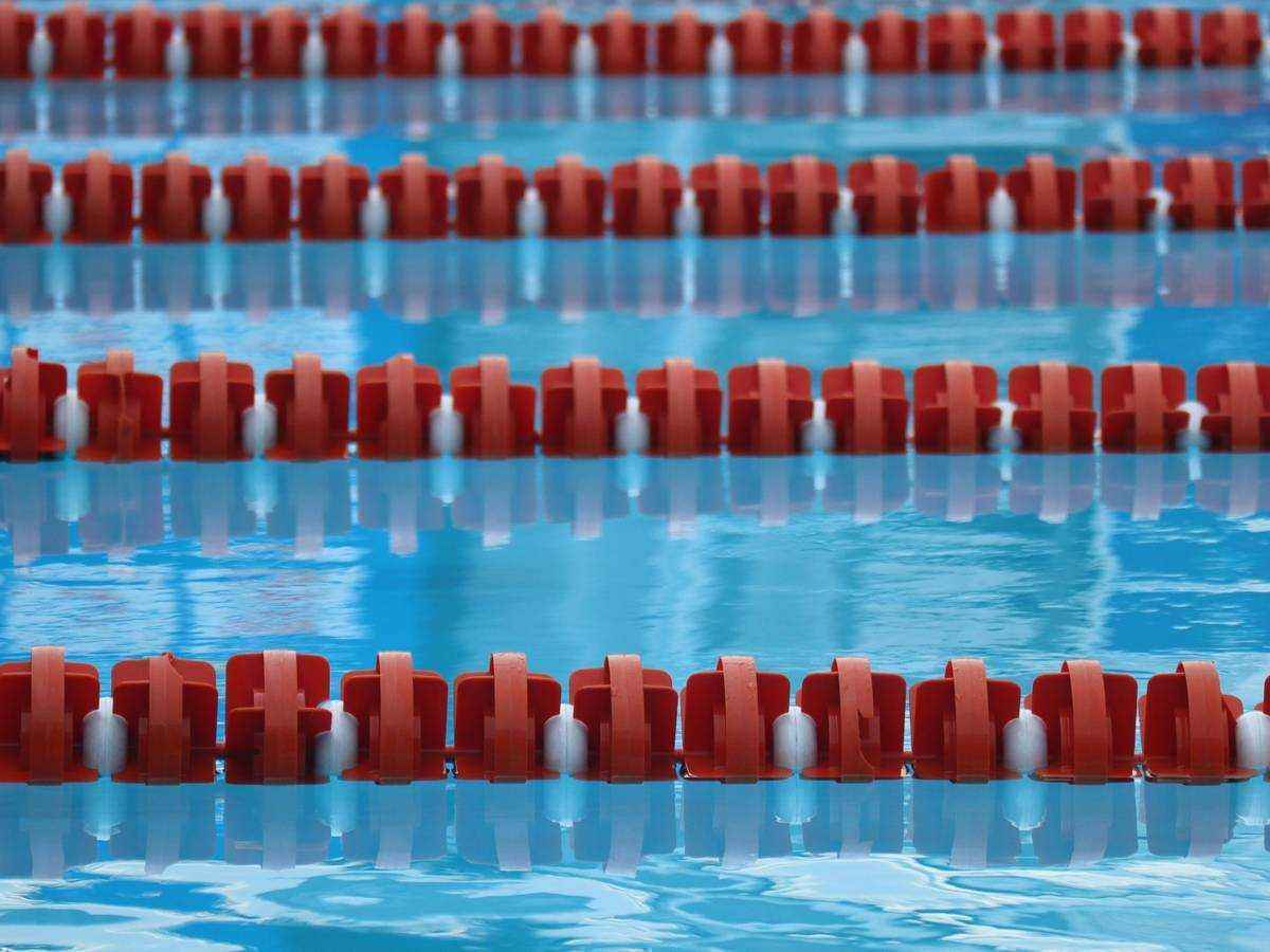Russische und belarussische schwimmer dürfen wieder unter neutraler flagge starten