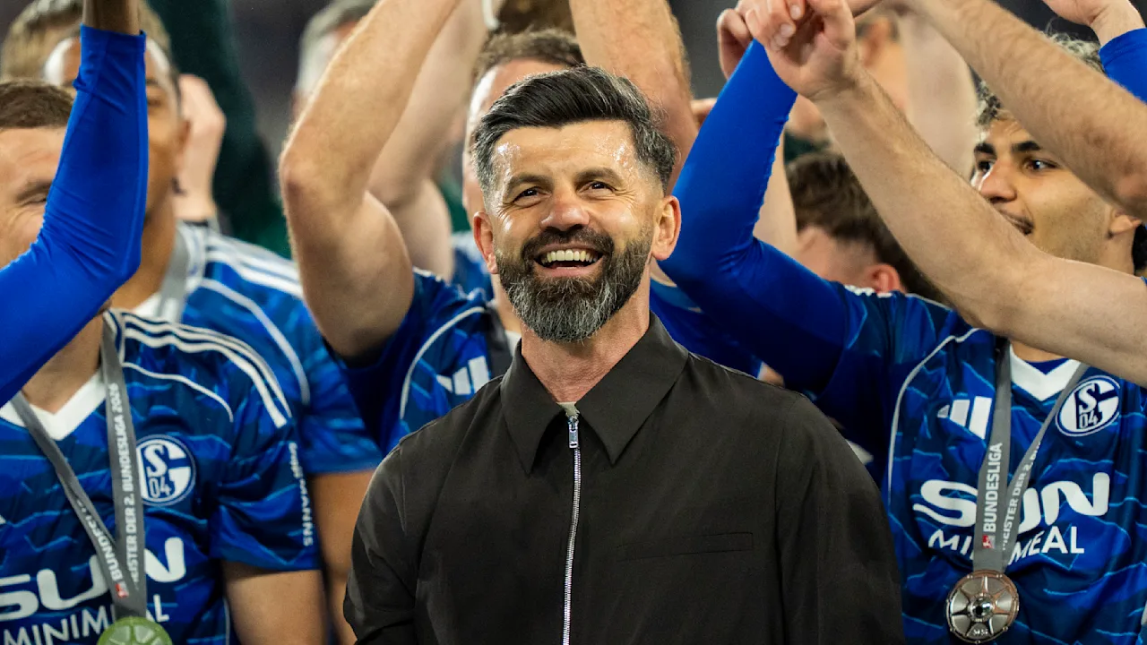 Schalke 04: bundesliga-aufstieg bringt trainer-kontinuität und sponsoring-boom!