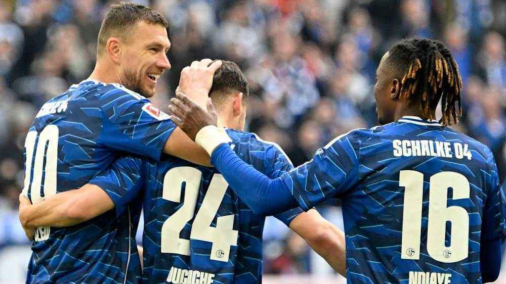 Schalke 04: neuzugänge zeigen wirkung – sieg in kiel und rückkehr an die tabellenspitze