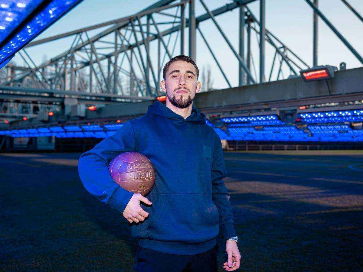 Schalke 04 verstärkt mittelfeld mit adil aouchiche – neuzugang von sunderland