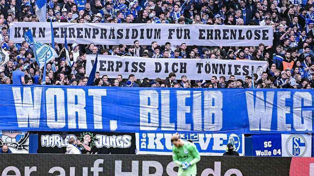Schalke im zwist: fans gegen tönnies, legenden gegen fans – der verein versucht zu schlichten