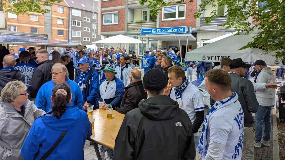Schalke-hysterie: aufstiegsparty totschlägt gelsenkirchen!