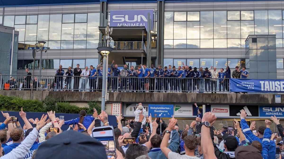 Schalke-jubel bis in die nacht: aufstiegsparty geht weiter!