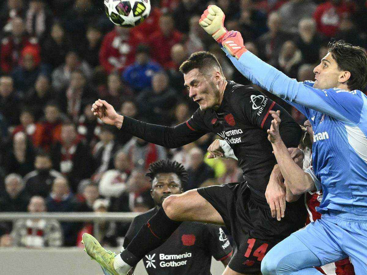 Schick schießt bayer leverkusen in der champions league play-offs zum sieg