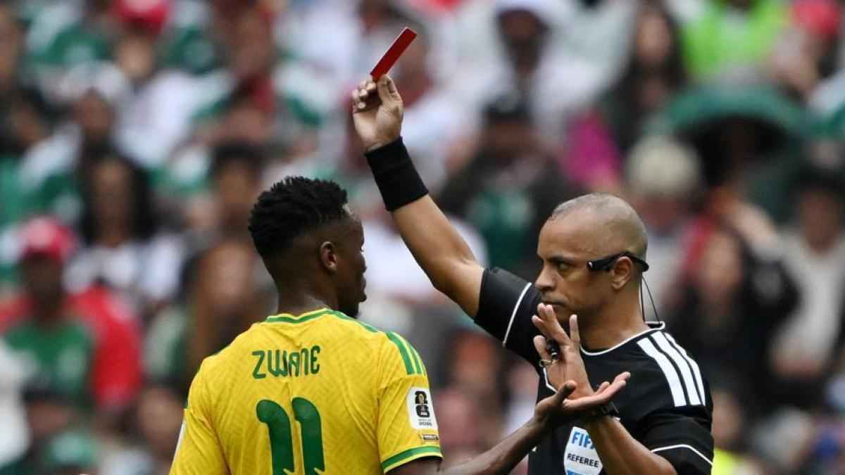 Schiedsrichter-debakel: drei rote karten und ein englisch-gau bei wm-auftakt!