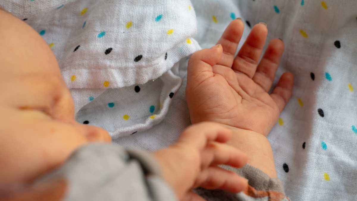 Schlaf-apps für babys: bedrohen sie die eltern-kind-bindung?