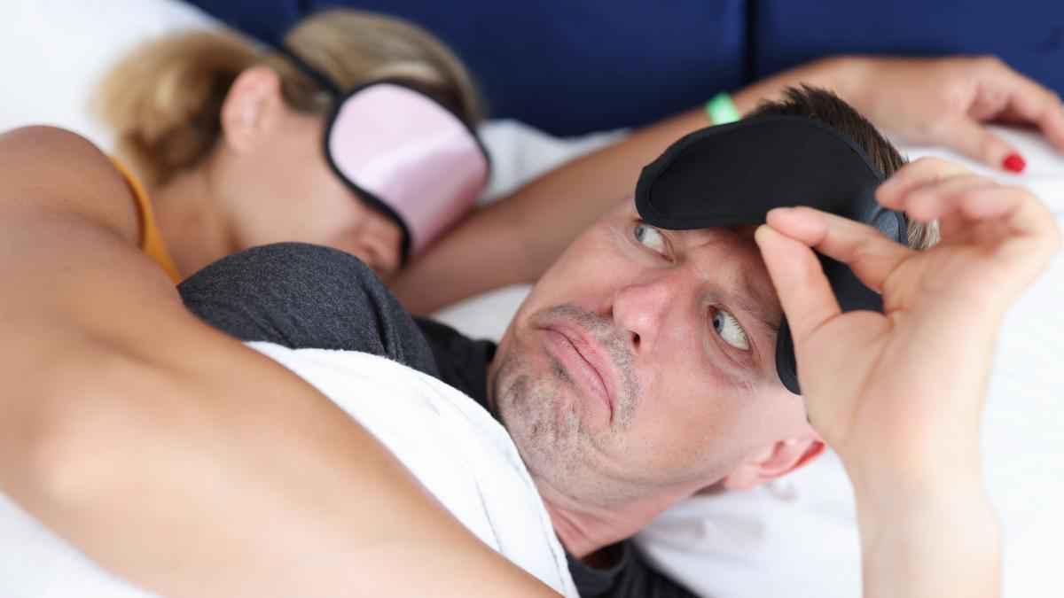 Schlafgeflüster: warum wir im schlaf beleidigende worte verlieren