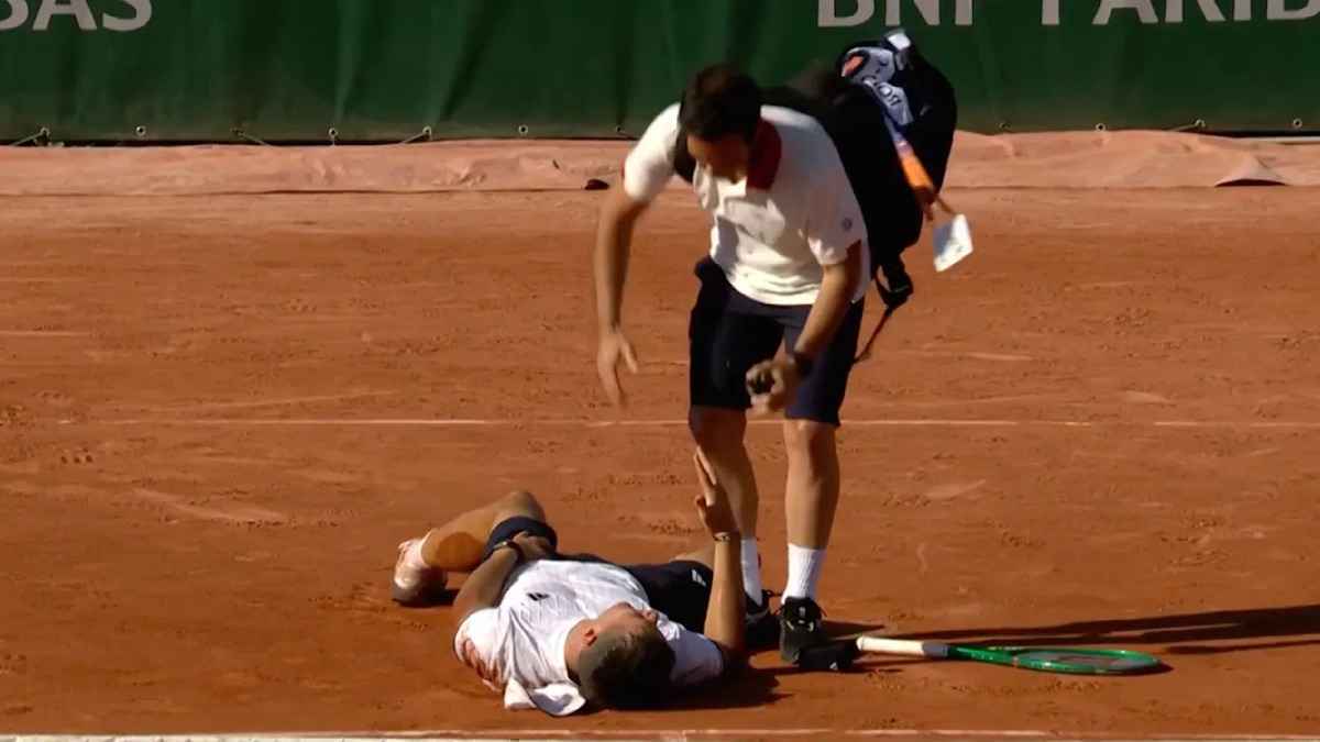 Schock bei french open: tennis-star bricht nach matchball zusammen