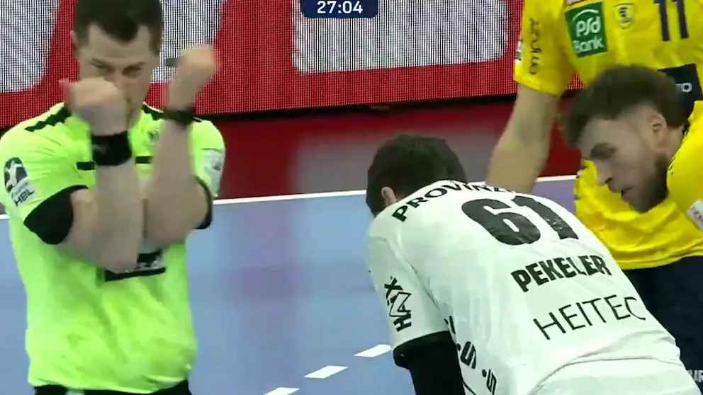Schock beim handball: hendrik pekeler verletzt vom feld getragen