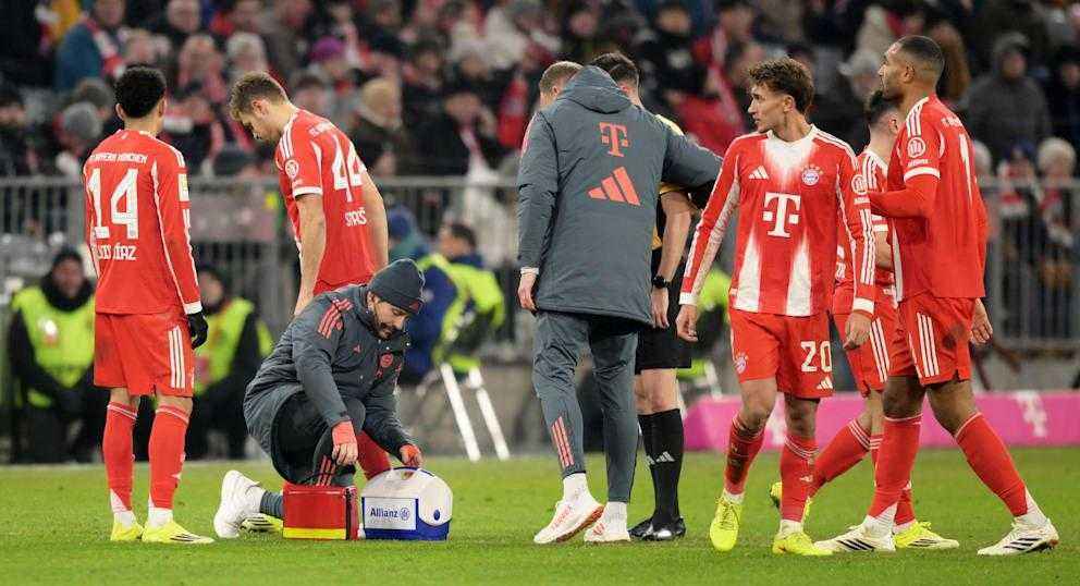 Schock für Bayern! Stanisic fällt länger aus - Kompany bangt um wichtige Kräfte!