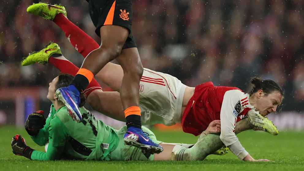 Schock im champions-cup-finale: arsenal-torhüterin nach brutaler kollision ins krankenhaus