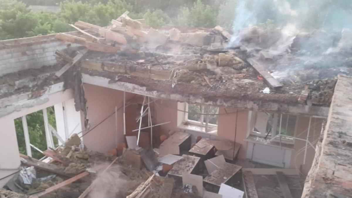 Schock in der ukraine: schule nach wiederaufbau erneut zerstört!