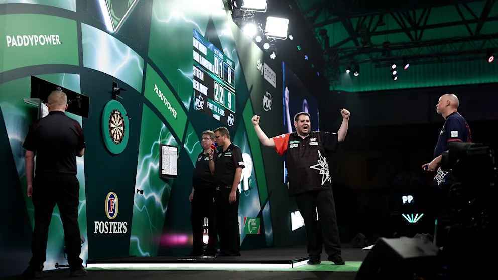 Schock in London! Darts-Legende Van Barneveld crasht schon in Runde 1!