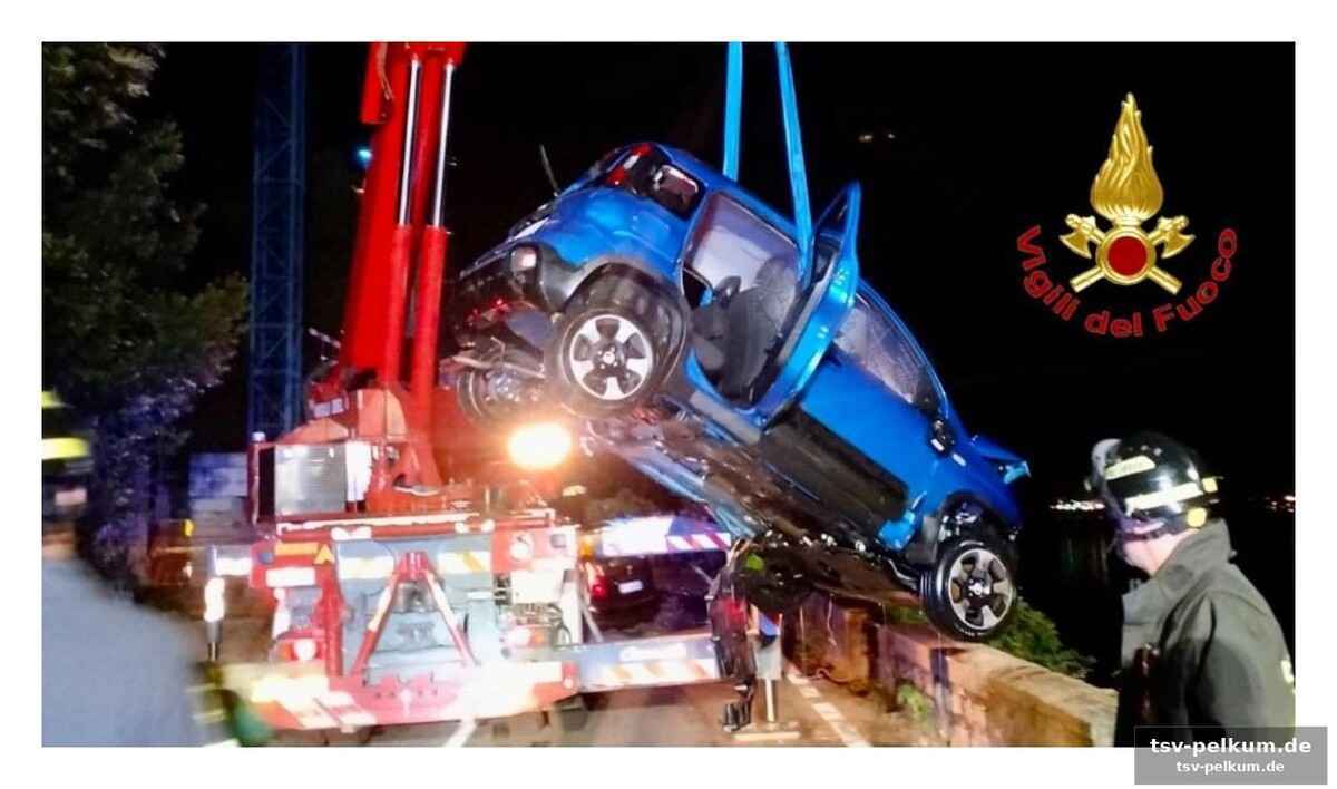 Mehrere fahrzeuge beteiligt – fahrer flieht vom unfallort