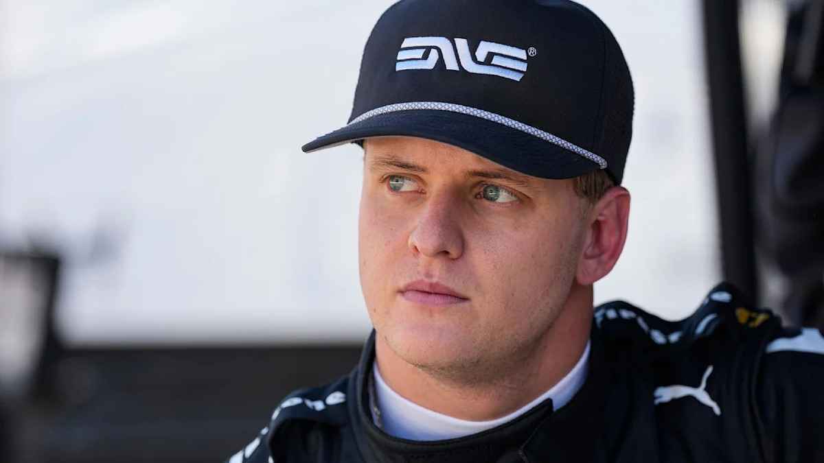 Schumacher huldigt vater: drache und sterne kehren bei indy 500 zurück