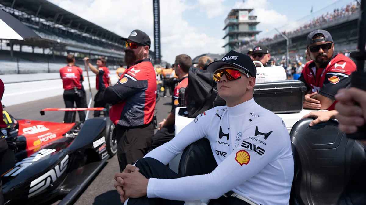 Schumacher überlebt indy-thriller: mauerberührung beim debüt!