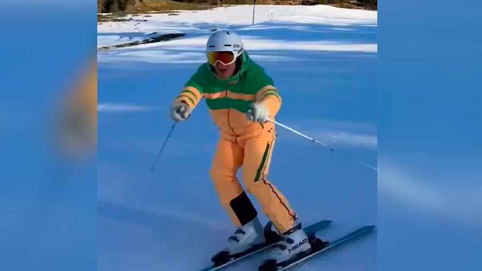 Schweini rast wie der Blitz: Wer ist DAS Mädel auf der Piste?!