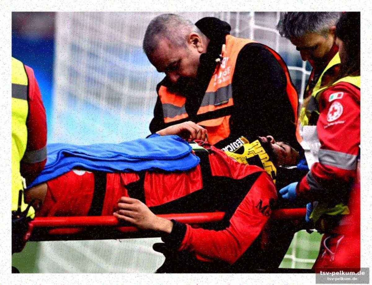 Unfall im strafraum: kollision mit parma-keeper