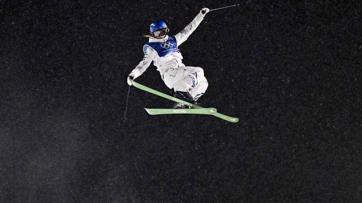 Schwerer sturz im freestyle: cassie sharpe bleibt bei olympia bewusst