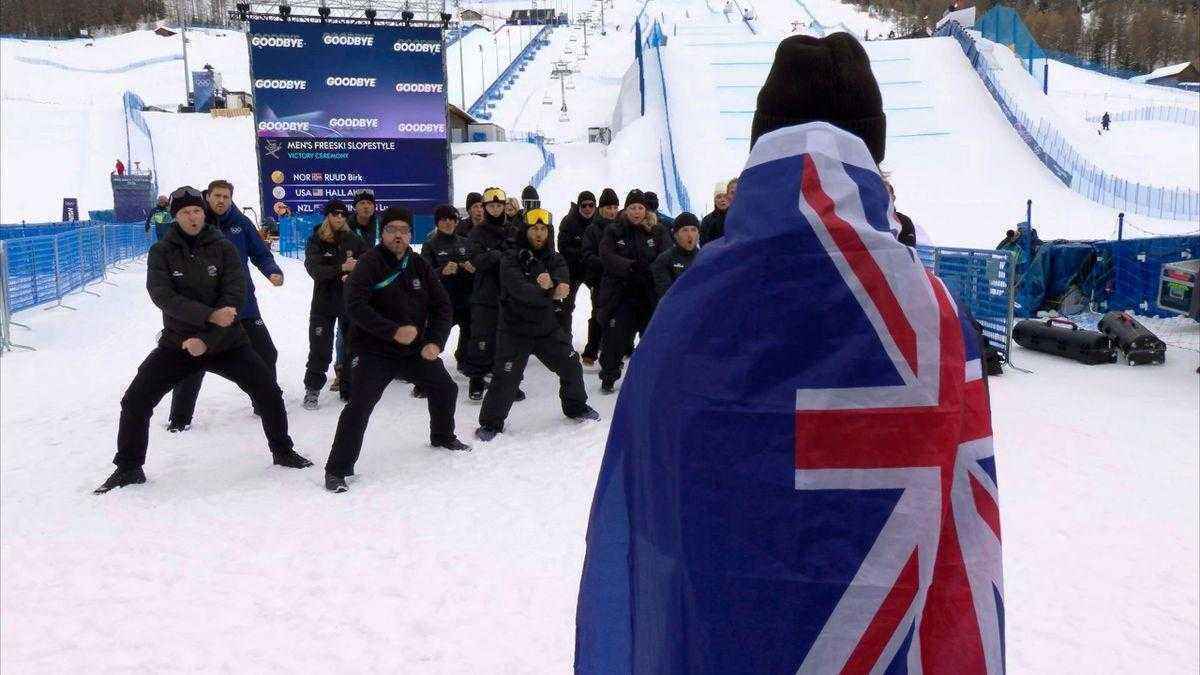 Sensation bei olympia: australier cooper woods stürzt buckelpisten-könig kingsbury