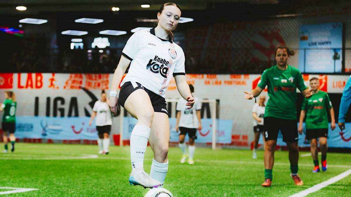 Sensationelle torjägerin: 15-jährige dominiert sechstliga!