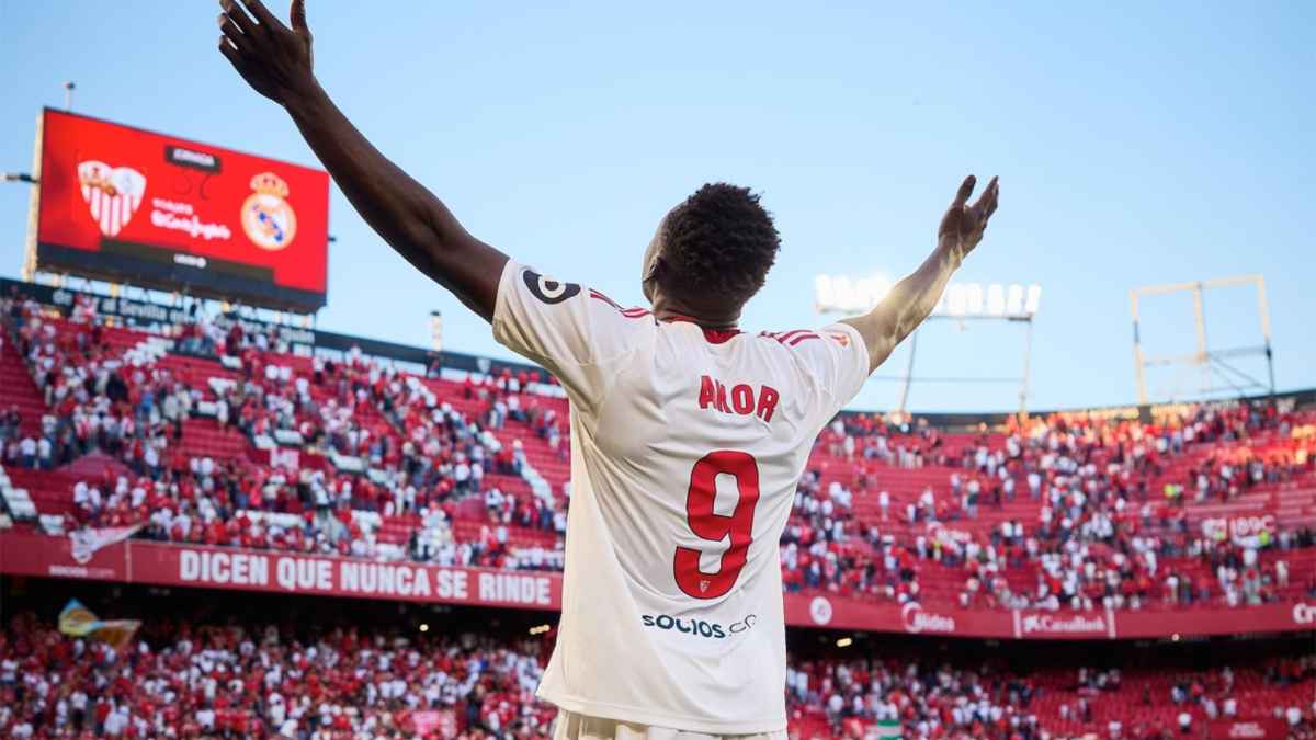 Sevilla taucht ins feuer: adams wird zum heißen verkaufsgut