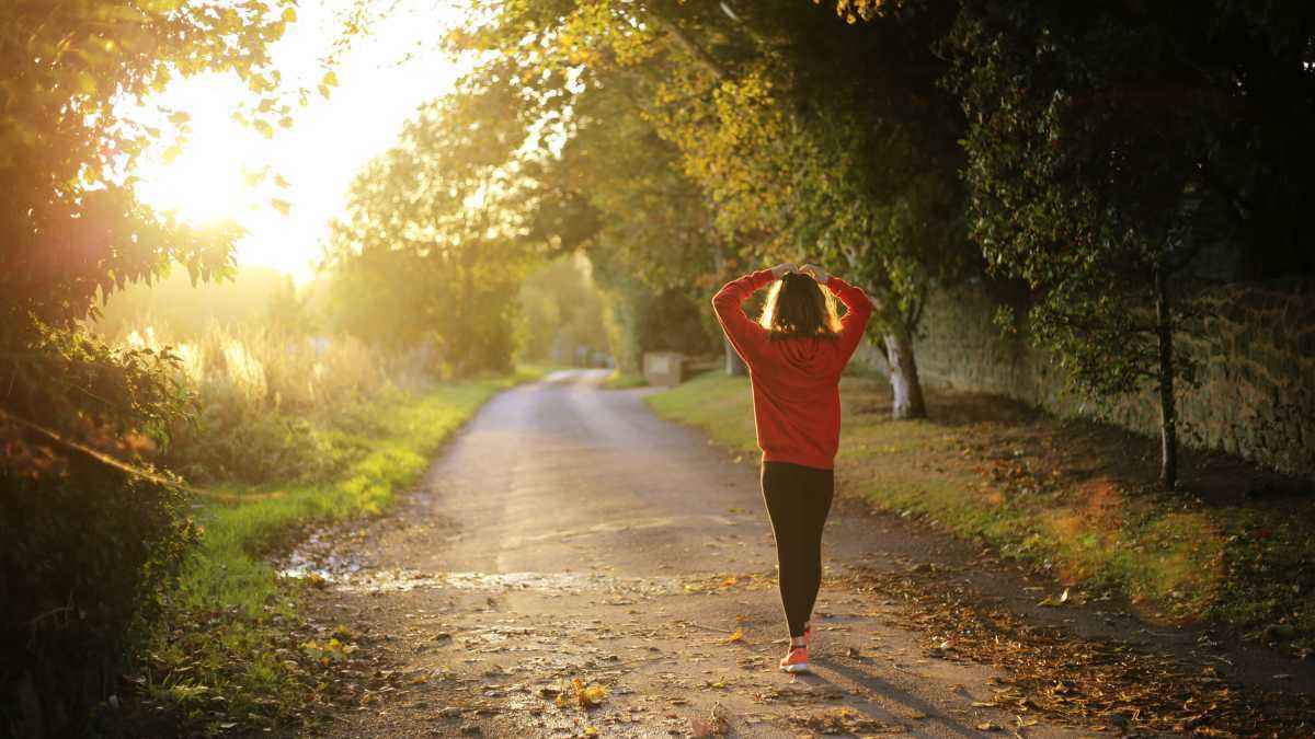 Silent walking: warum profis jetzt ohne handy trainieren