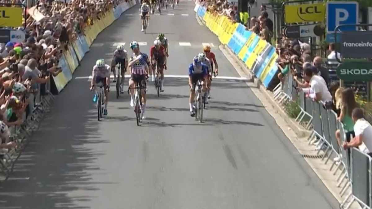 Simmons triumphiert nach nervenaufreibendem duell in montrond-les-bains