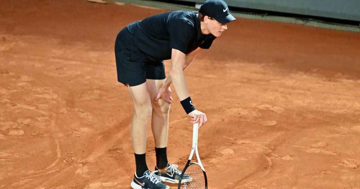 Sinner kämpft, medvedev stichelt: halbfinale bricht wegen regen ab