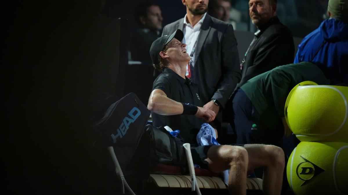 Sinner kämpft sich durch turbulenzen – match gegen medvedev unterbrochen!