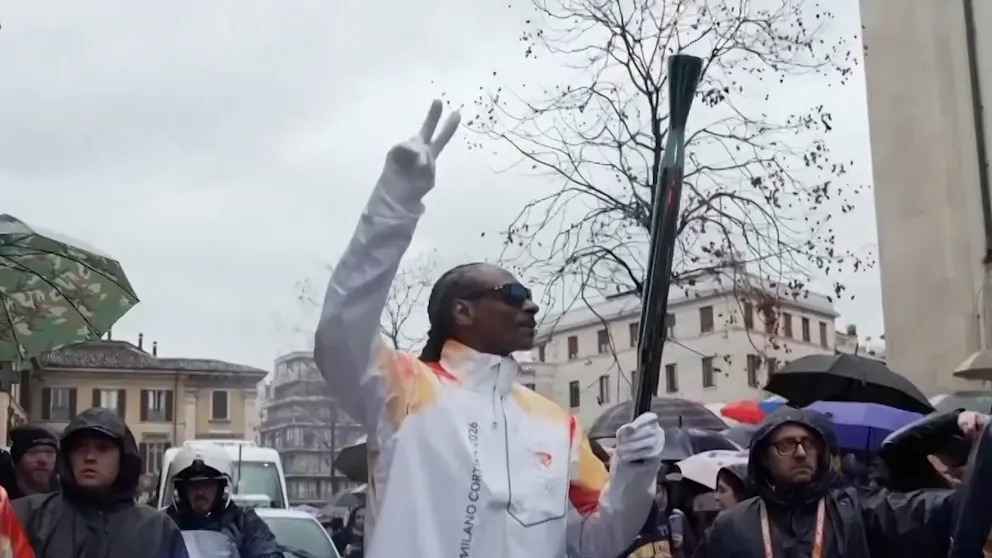 Snoop dogg überraschend bei olympia-fackelstaffel dabei