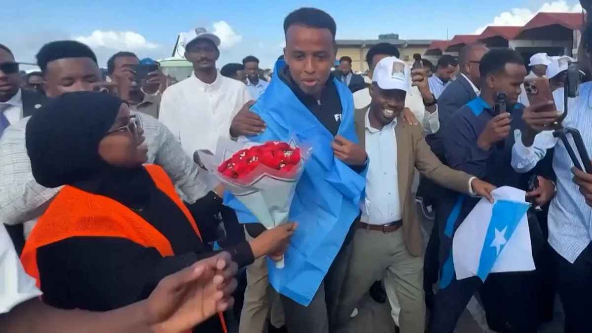 Somalia empfängt schiedsrichter: usa-einreiseverbot sorgt für heldenempfang