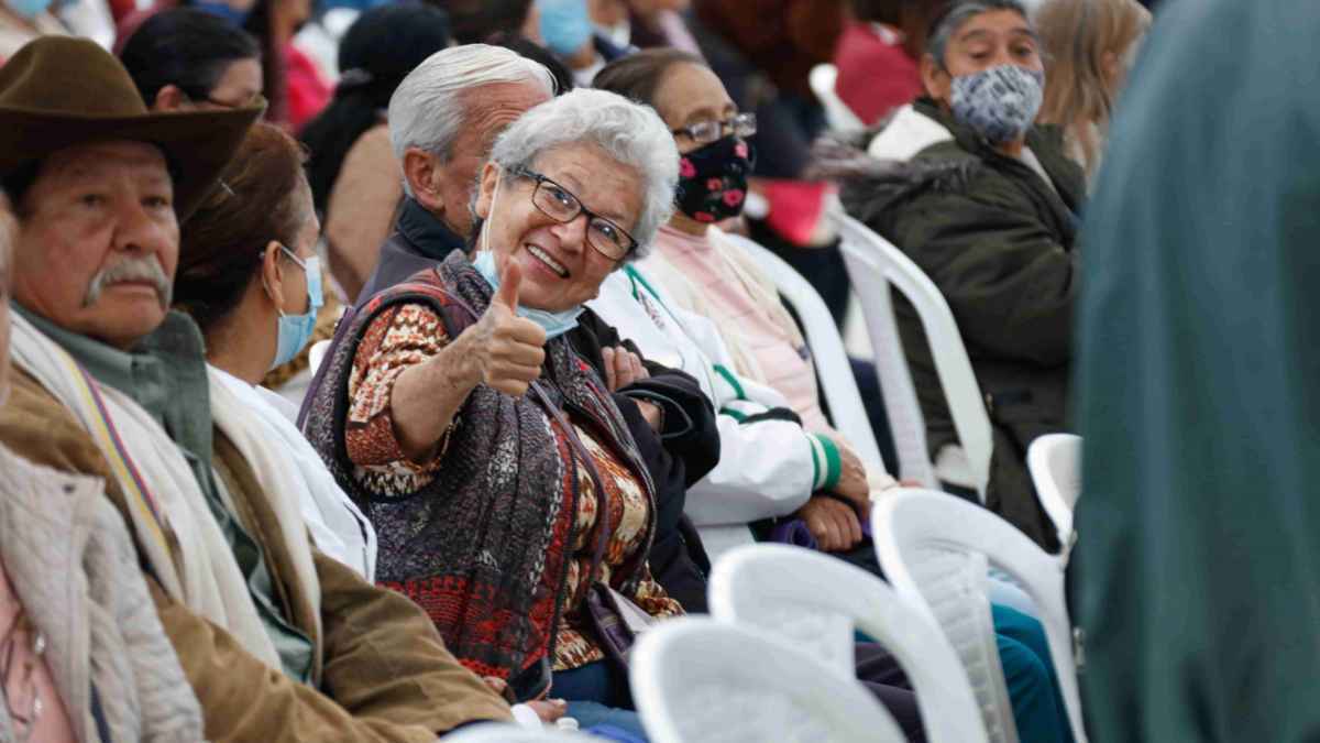 Sozialleistungen in bogotá: umstellung betrifft über 50.000 senioren