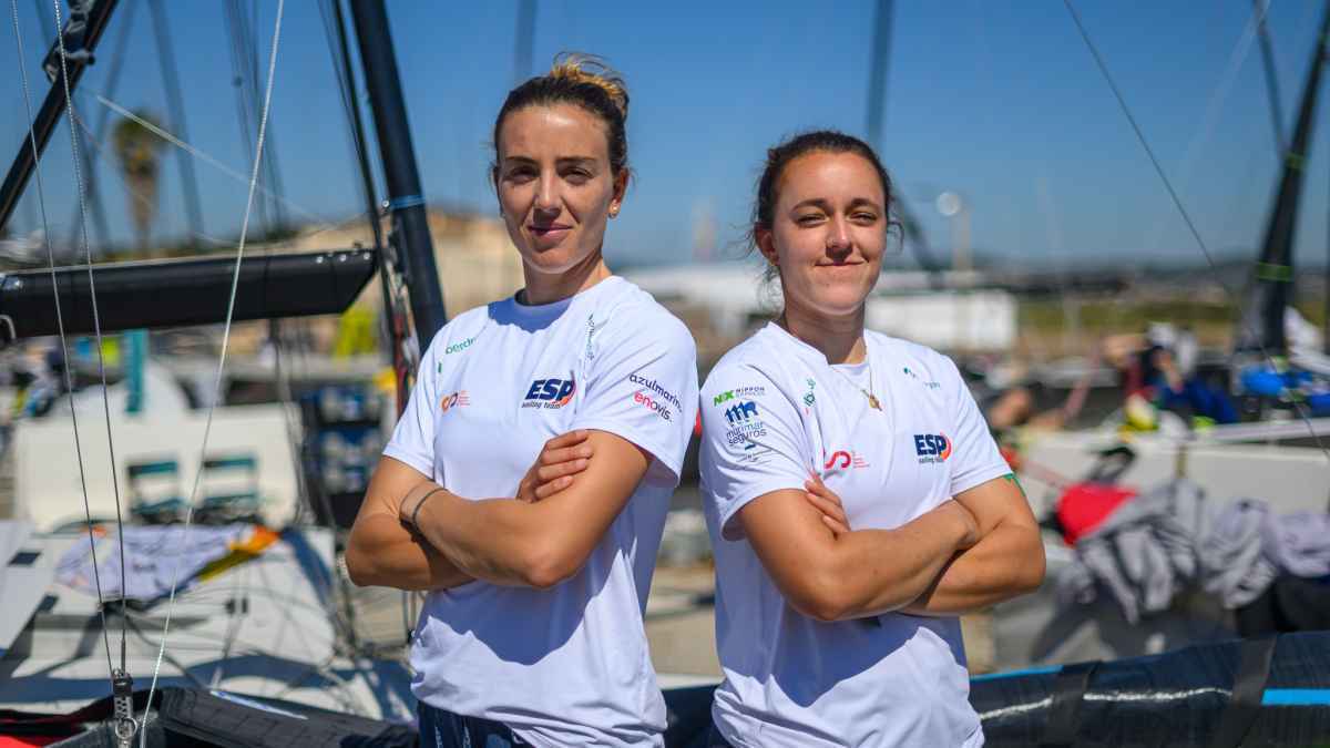 Spanien dominiert: suárez und henke führen das 49erfx feld an!