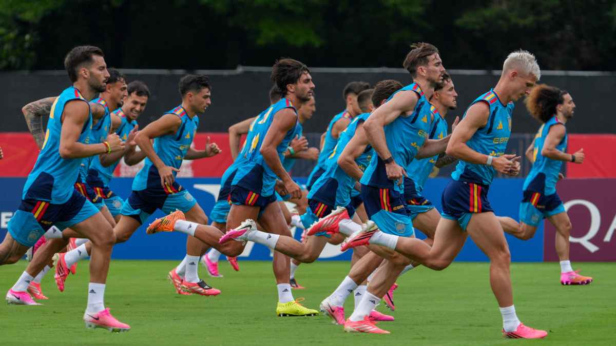 Spanien vor wm-duell: höhenluft und fitness-risiko!
