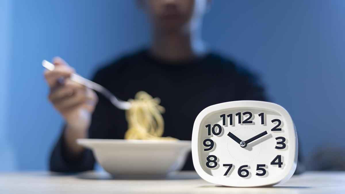 Späte abendessen: warum ihr körper protestiert – expertentipp!