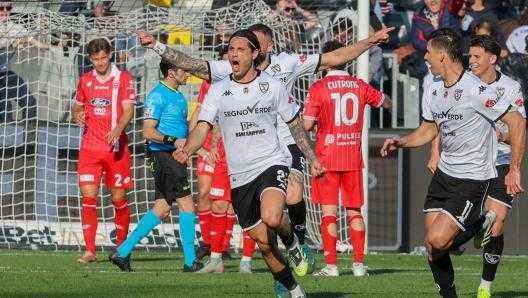 Spezia dreht spiel gegen tabellenführer monza und entkommt abstiegszone