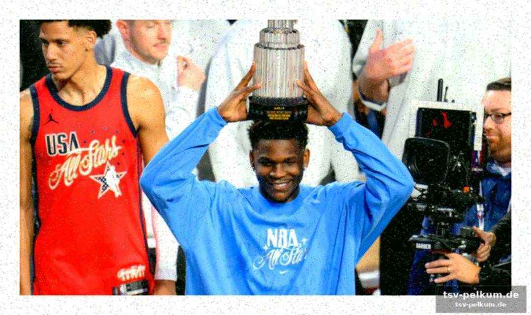 Anthony edwards erhält die „kobe bryant mvp“-trophäe