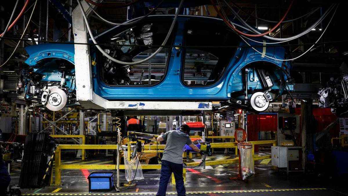 Stellantis krempelt poissy um: vom automobilwerk zum recycling-zentrum