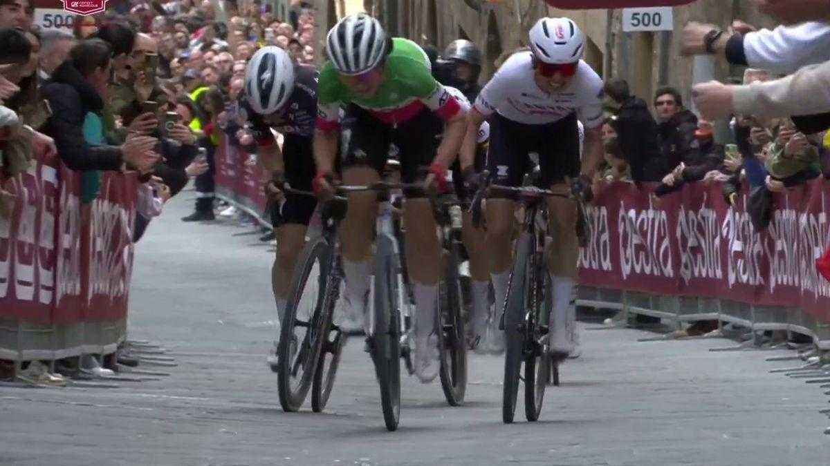 Strade bianche 2026: motorrad führt top-favoritinnen in die irre – vorentscheidung 32 km vor dem ziel