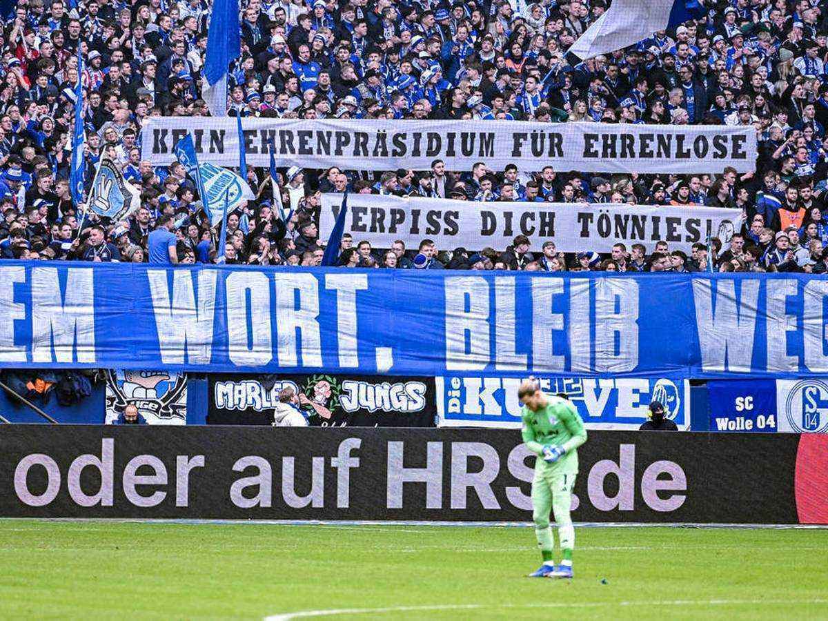Streit auf schalke: fans attackieren tönnies – sponsoren schalten sich ein