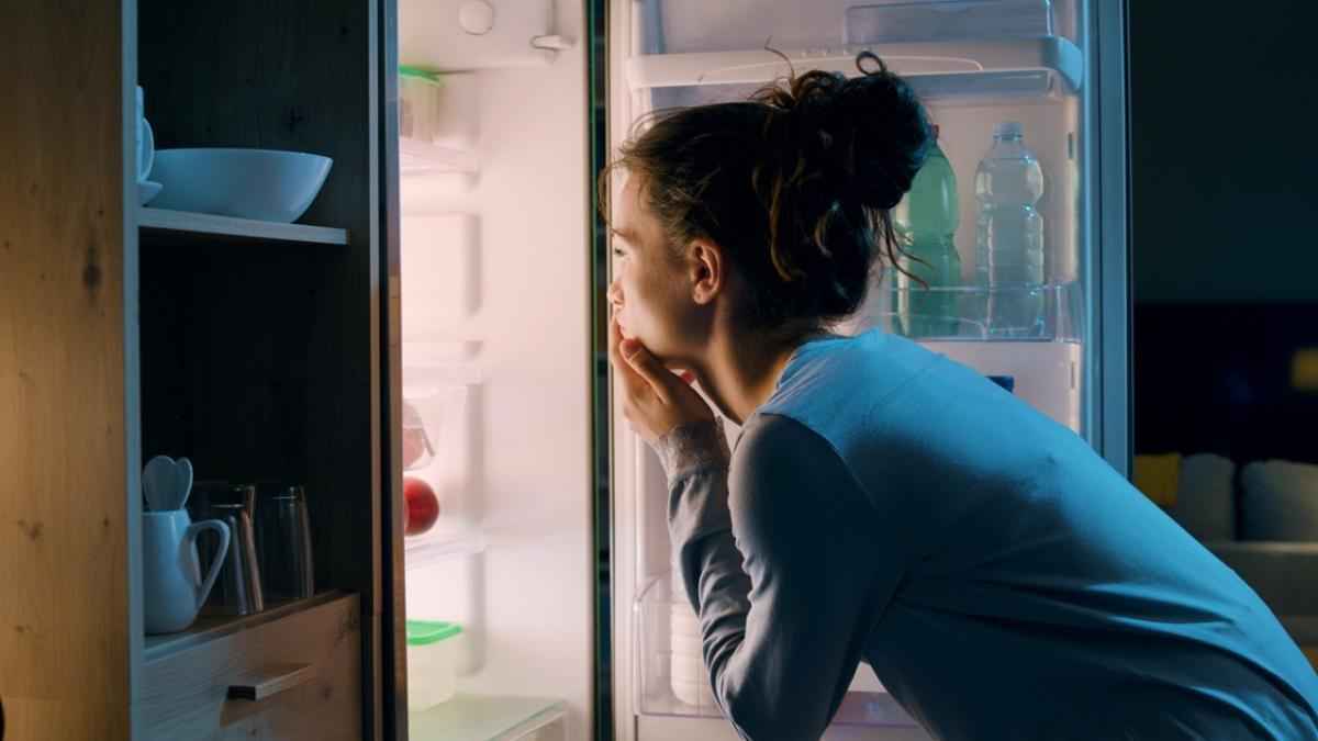 Stress und nächtliche snacks: ihr darm leidet!