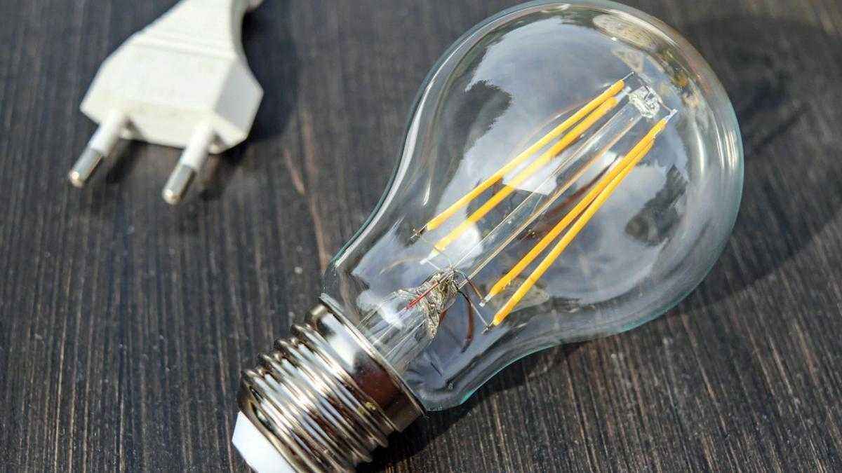 Strompreis-achterbahn: nach tiefstand folgt deutlicher anstieg