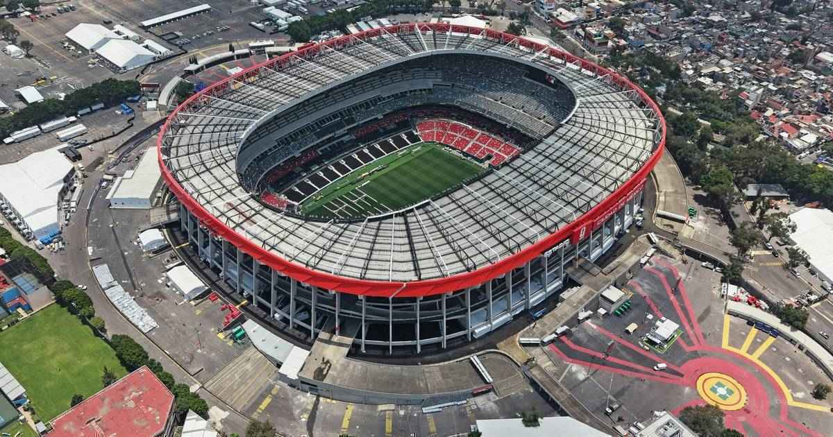 Sturm auf die straße zum aztekenstadion blockiert wm-beginn