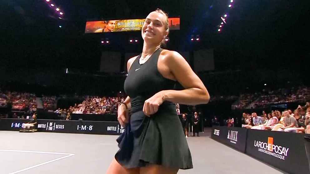 Tennis-Schock! Sabalenka mit freizügiger Performance – Kyrgios gewinnt das Battle of the Sexes!
