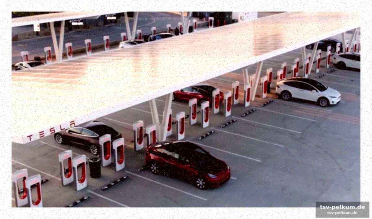 Shopping mit strom: cracker barrel, mcdrive und ein tesla-diner mit rollschuhen