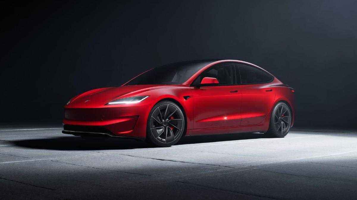 Tesla model 3 wird zehn – vom volks-e-auto zum massenrenner mit kratzern