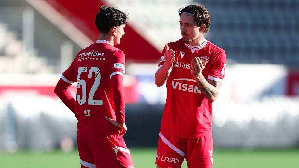 Thun-fans feiern u19-unentschieden nach spielabsage