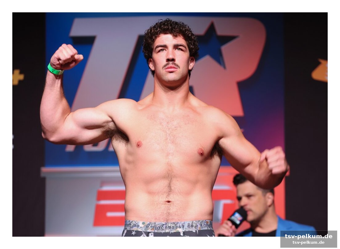 Der gentleman boxer mit tanzschuhen