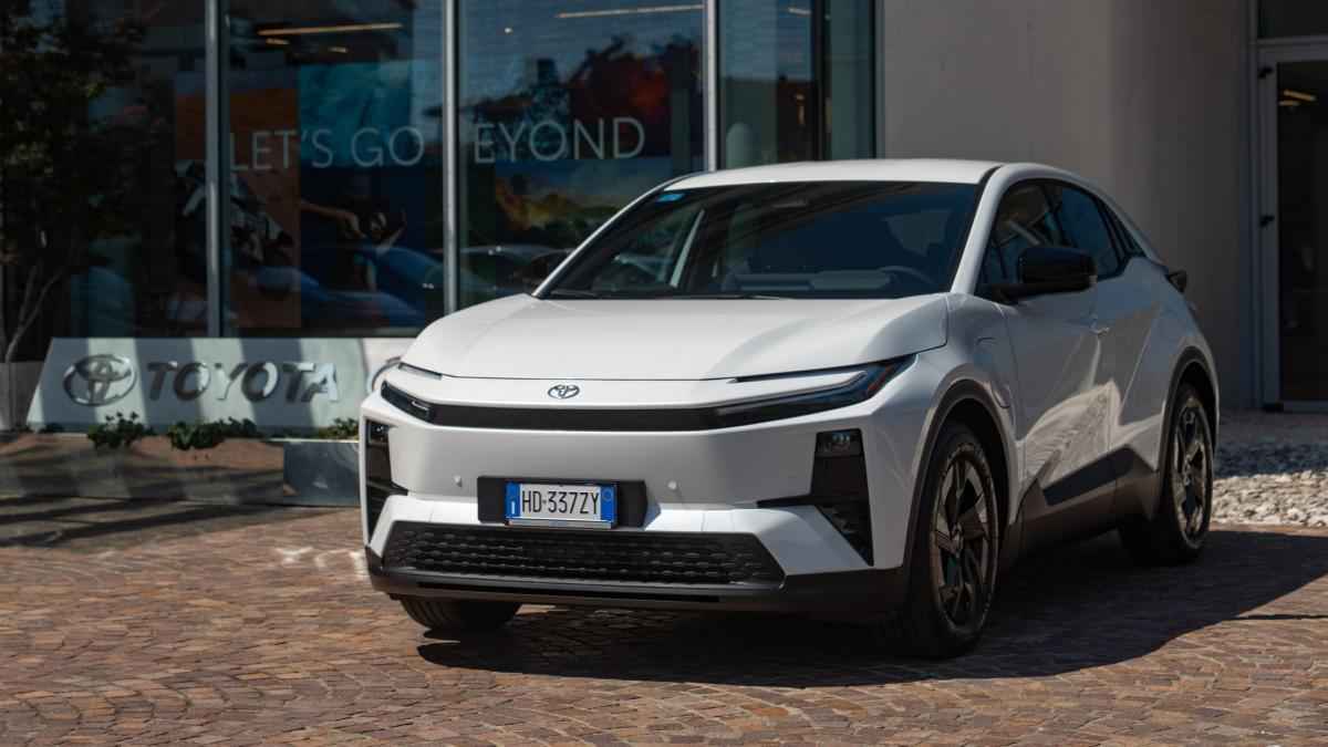 Toyota setzt auf elektromobilität: c-hr+ als vorreiter